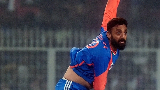 Varun Chakravarthy produced a masterclass to lead a clinical Indian bowling and fielding unit as the hosts beat England by seven wickets with as many as 43 balls to spare in the first T20I at the Eden Gardens on Wednesday.&nbsp;